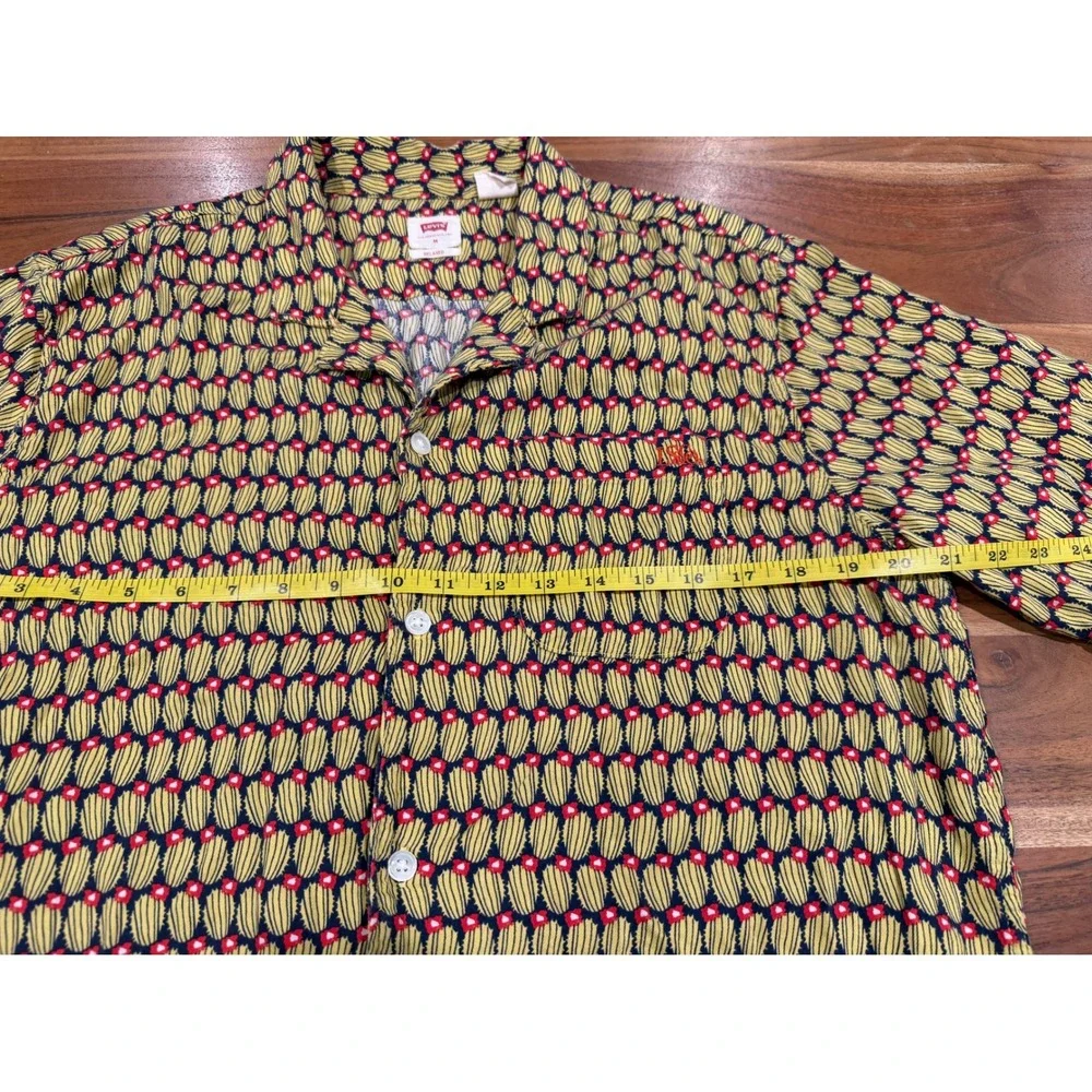 Levis Mens Relaxed Fit Cactus Print Button Down Shirt Short Sleeve Yellow Medium